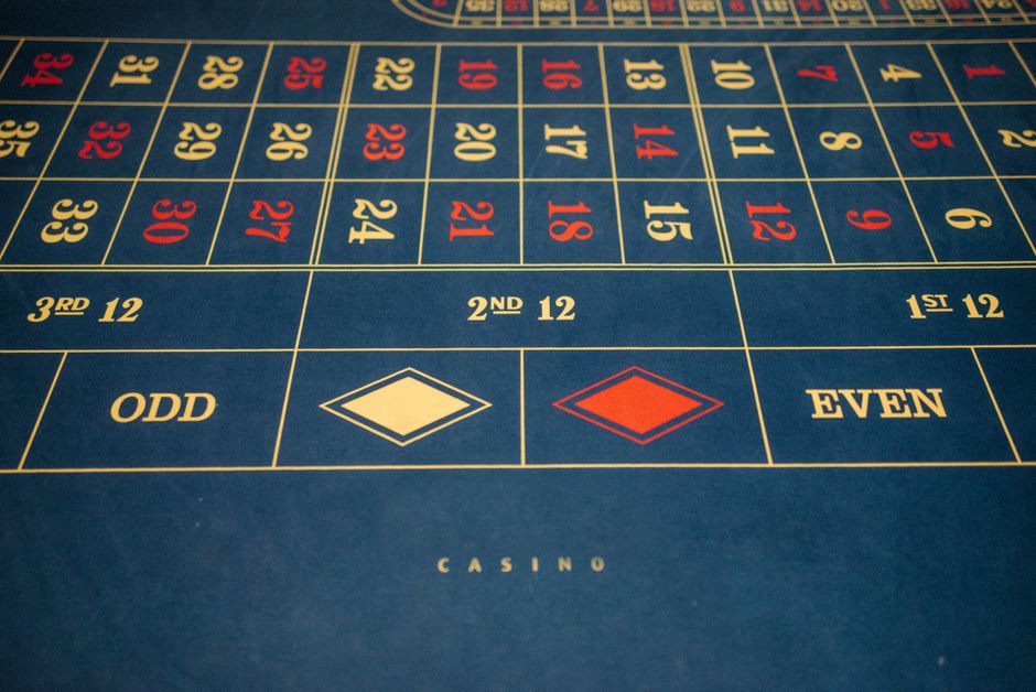 Slot Volatility, RTP, and the Myth of the Hot Machine